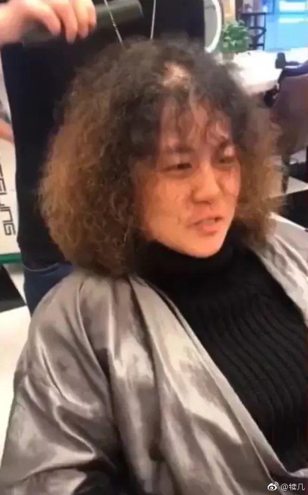 快过年了，你妈烫头了吗？哈哈哈哈哈哈哈哈哈哈 