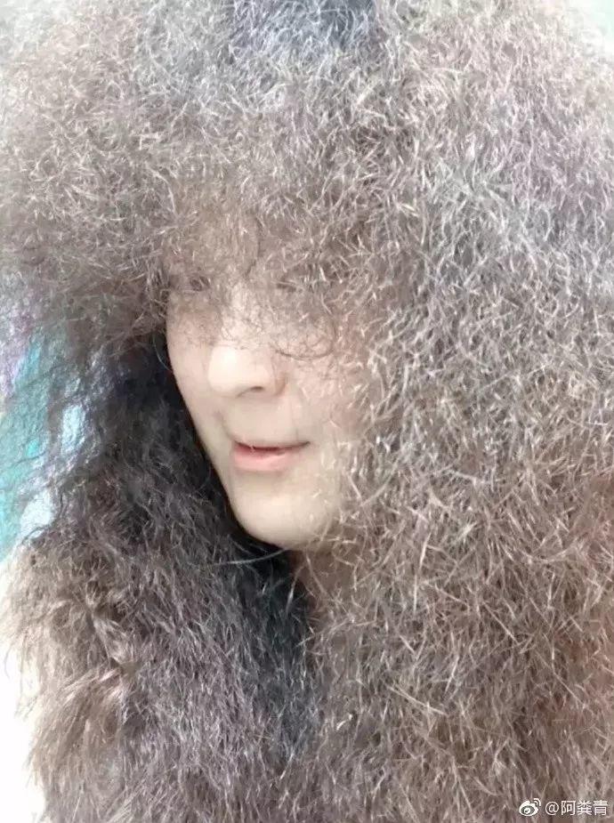 快过年了，你妈烫头了吗？哈哈哈哈哈哈哈哈哈哈 