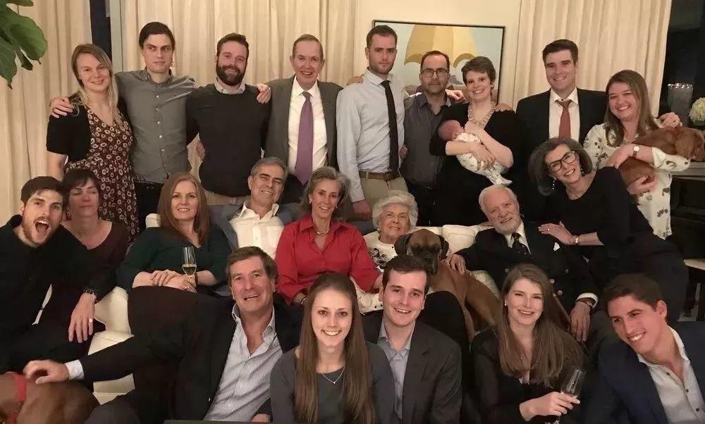 相识6天闪婚,相守73年,临终选择震惊世人:世间最美好的爱情都写在这对老夫妻的脸上!