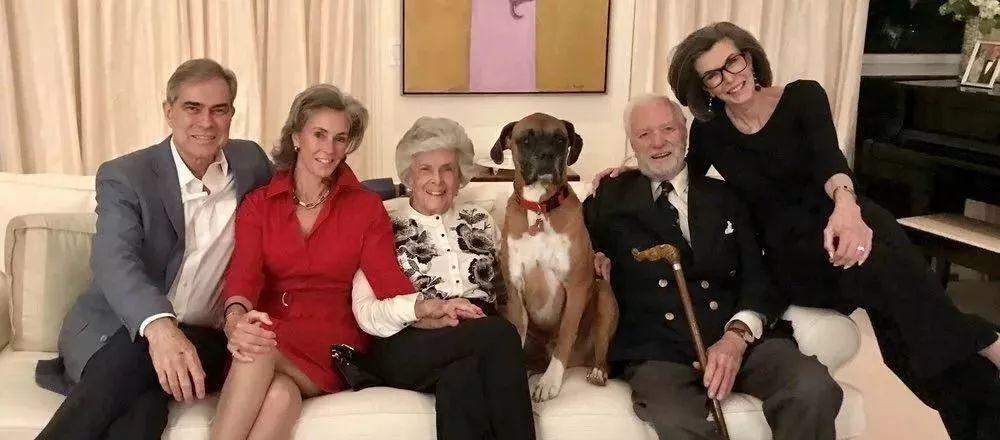 相识6天闪婚,相守73年,临终选择震惊世人:世间最美好的爱情都写在这对老夫妻的脸上!