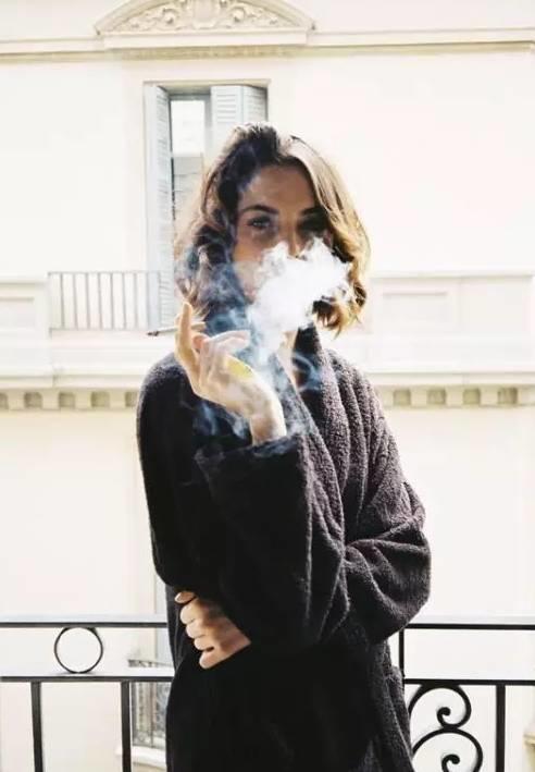 做微商的小伙伴们，别熬夜了，生命不会跟你开玩笑，好吗？ 